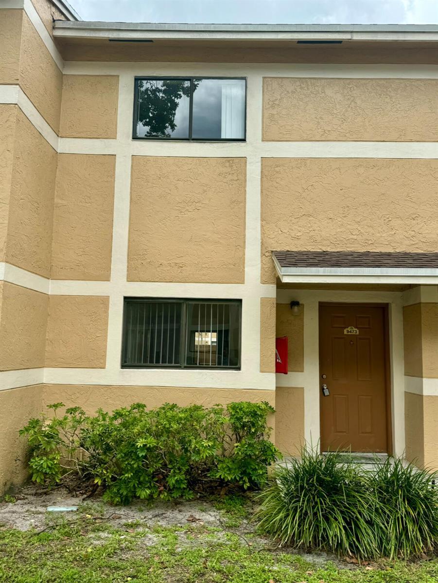 9473 Palm Circle N, Pembroke Pines FL 33025