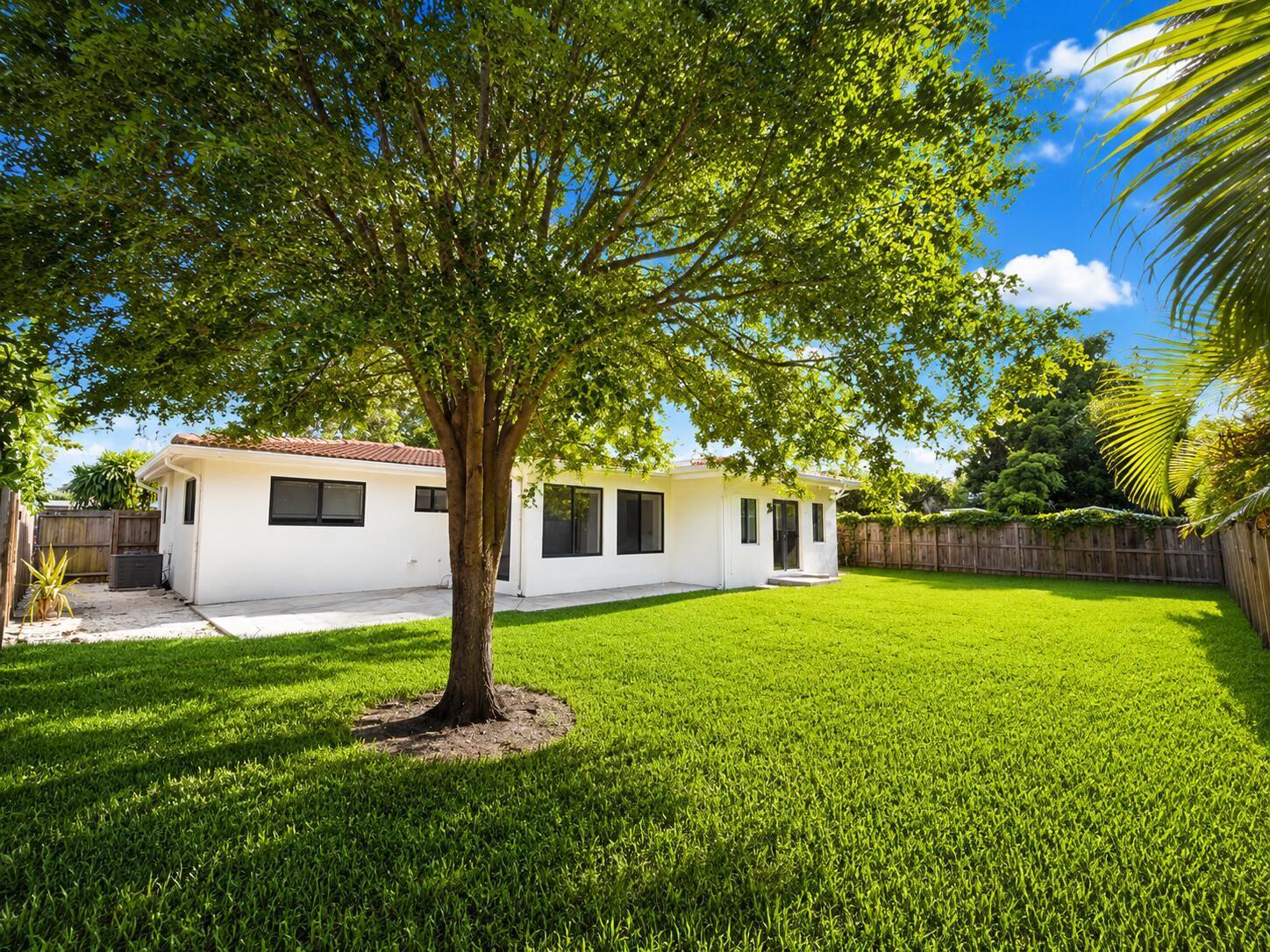 909 SE 14th Drive, Deerfield Beach FL 33441 photo 3