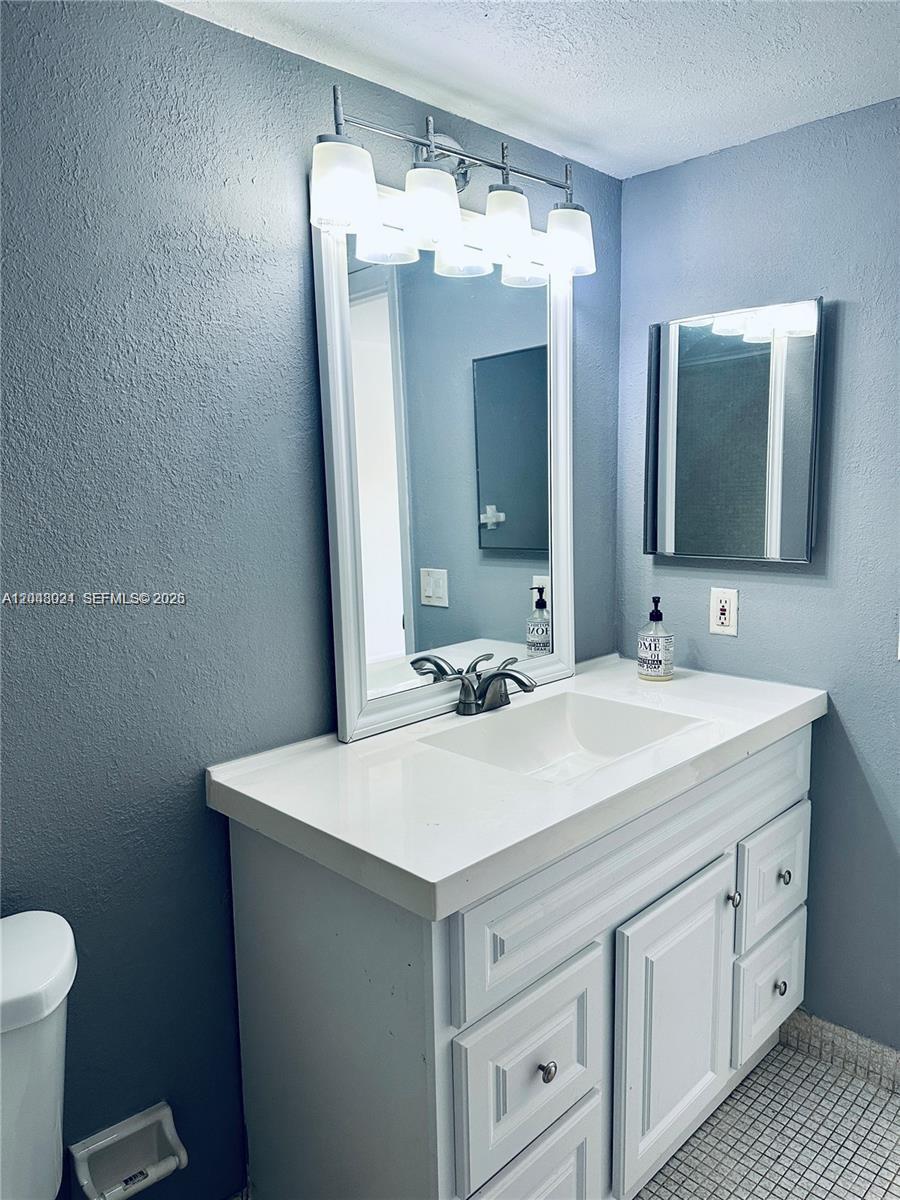 3105 Oakland Shores Dr # J205, Oakland Park FL 33309 photo 2