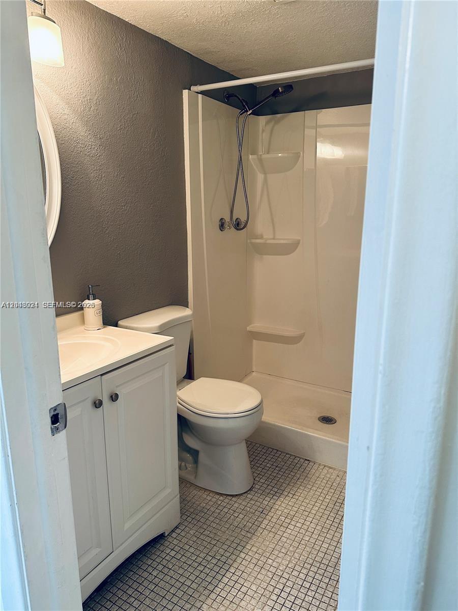3105 Oakland Shores Dr # J205, Oakland Park FL 33309 photo 3