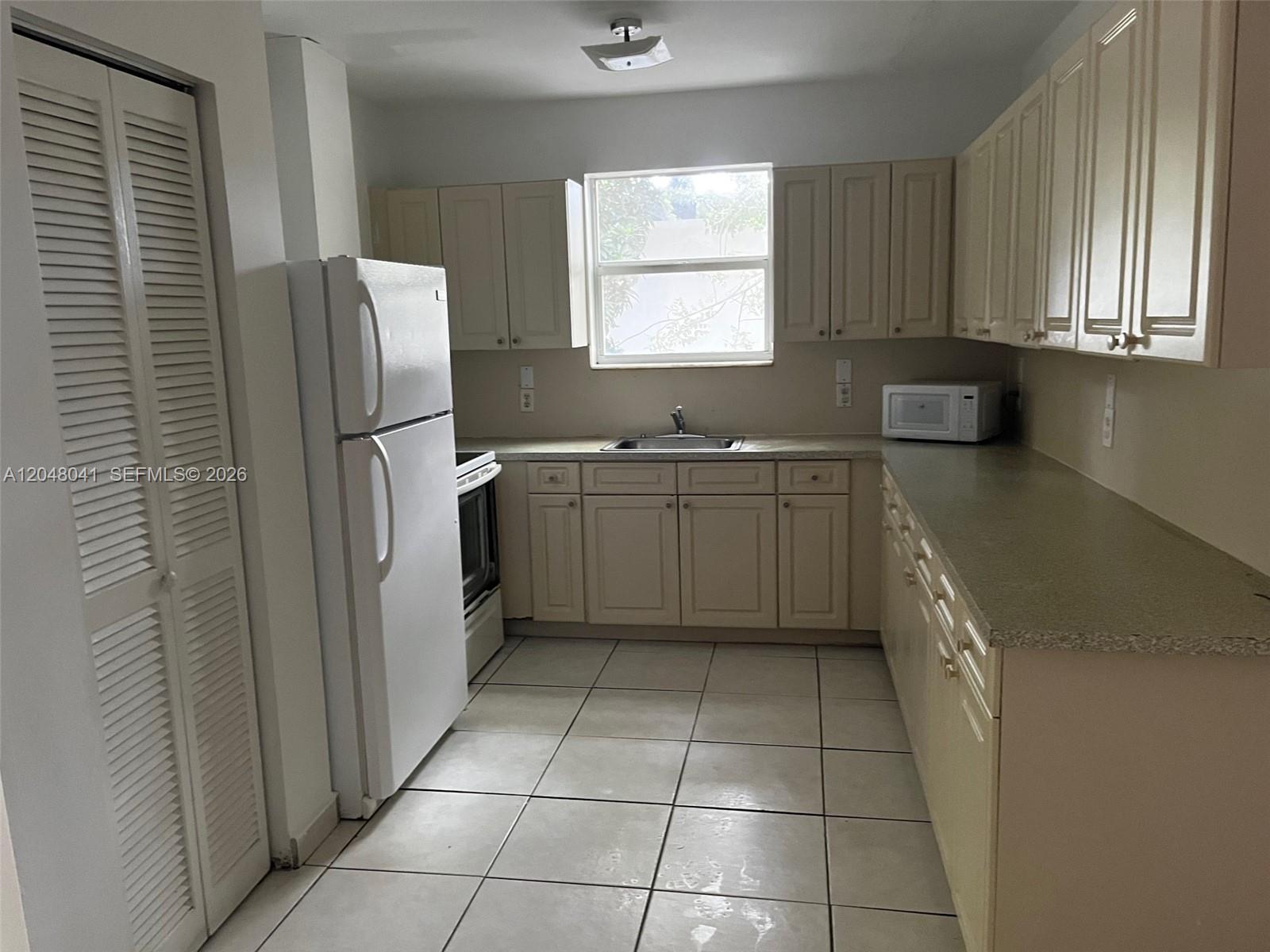 181 NW 47th Ave # 25, Miami FL 33126 photo 3
