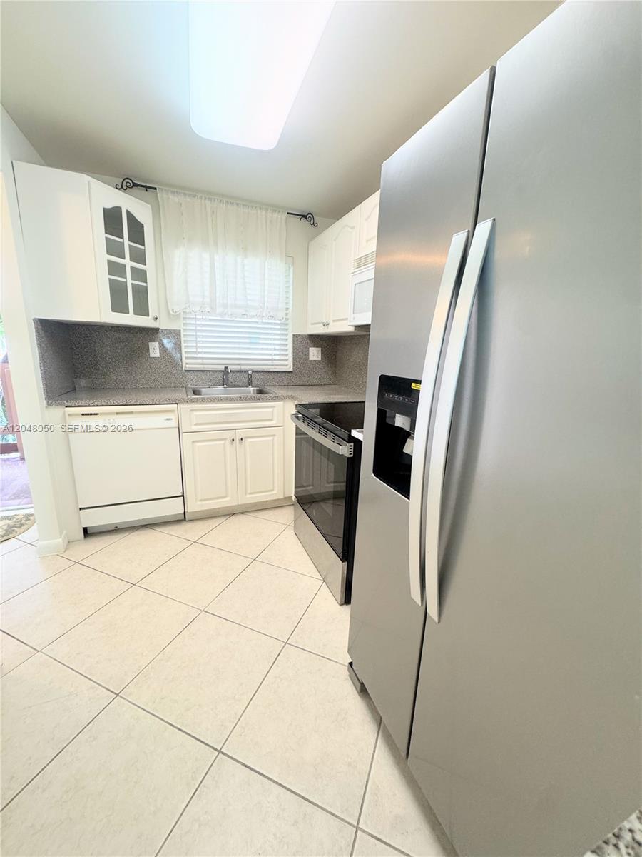 9660 Sunrise Lakes Blvd # 202, Sunrise FL 33322 photo 3