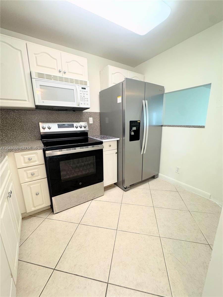 9660 Sunrise Lakes Blvd # 202, Sunrise FL 33322 photo 4
