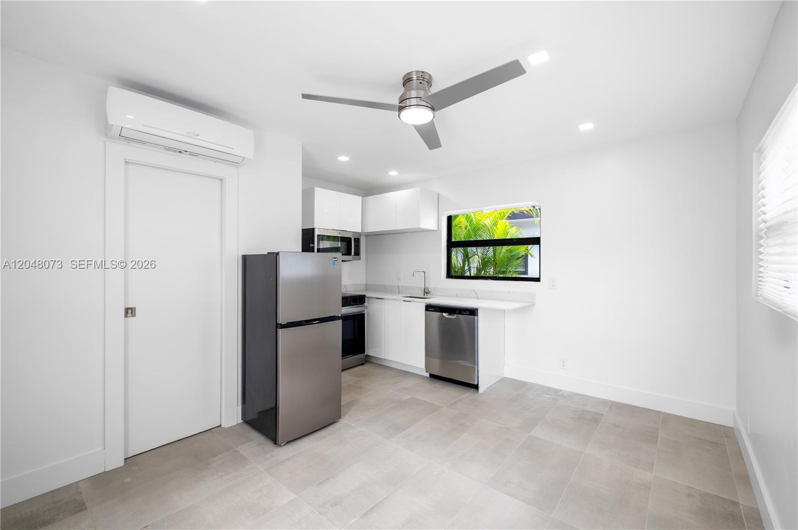 551 NE 26th St # 1, Wilton Manors FL 33305 photo 2