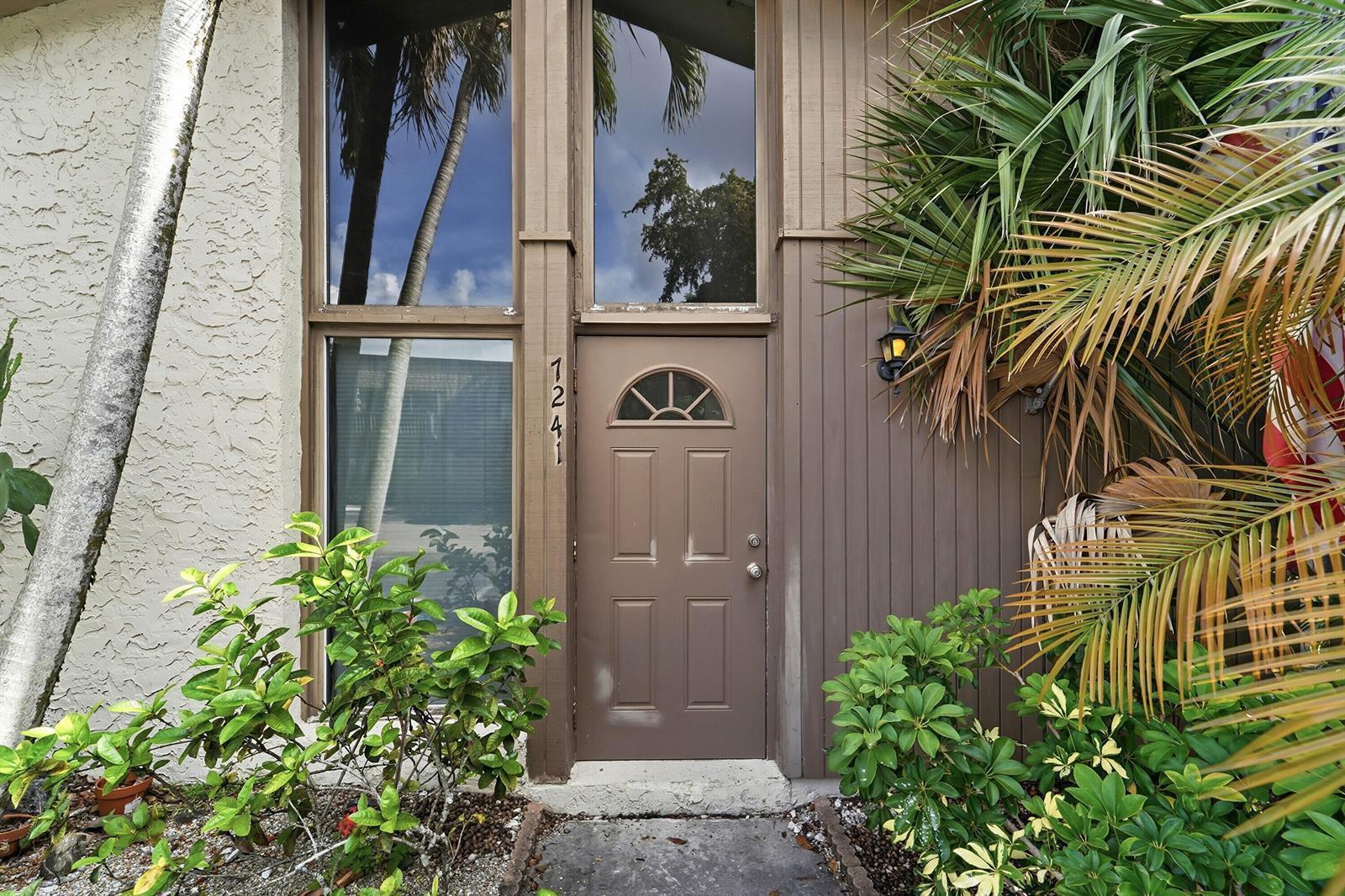 7241 W Sunrise Boulevard, Plantation FL 33313 photo 2