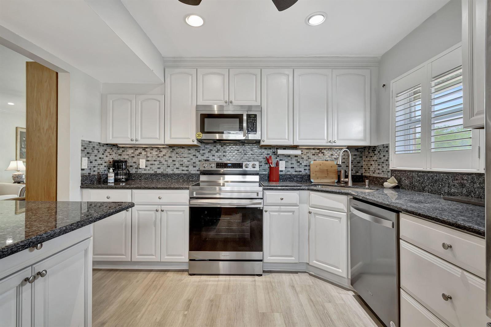 9 Colonial Club Drive # 305, Boynton Beach FL 33435 photo 4