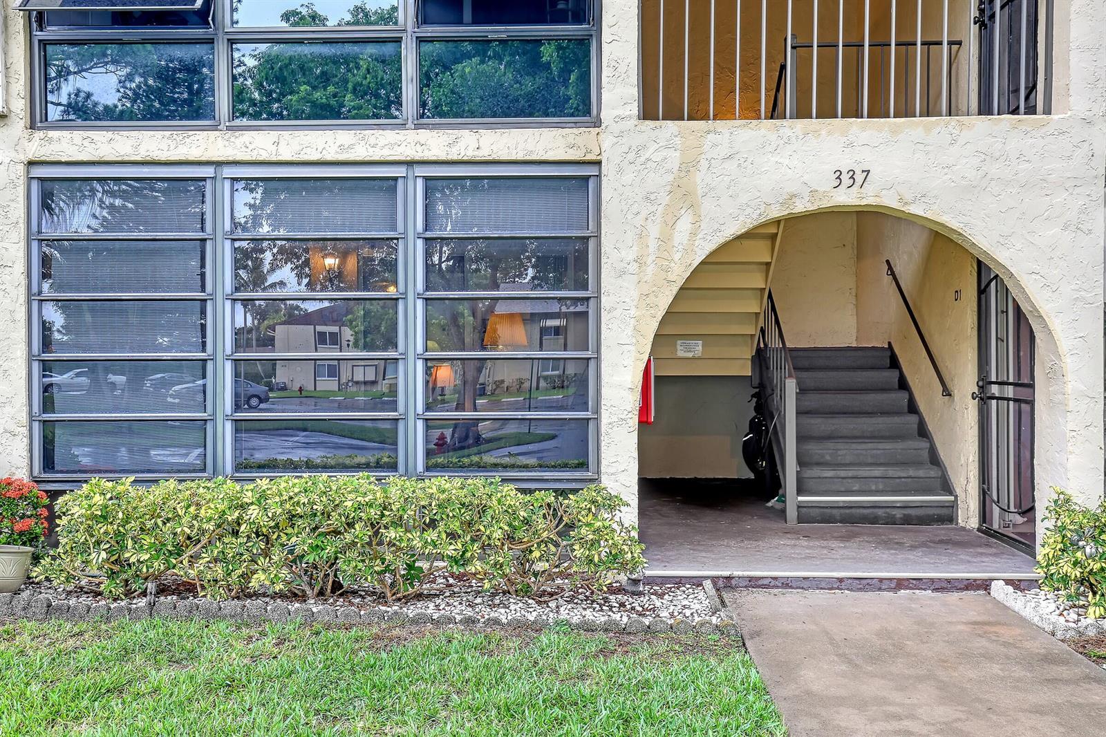 337 Pine Ridge Circle # 1, FL 33463 photo 4