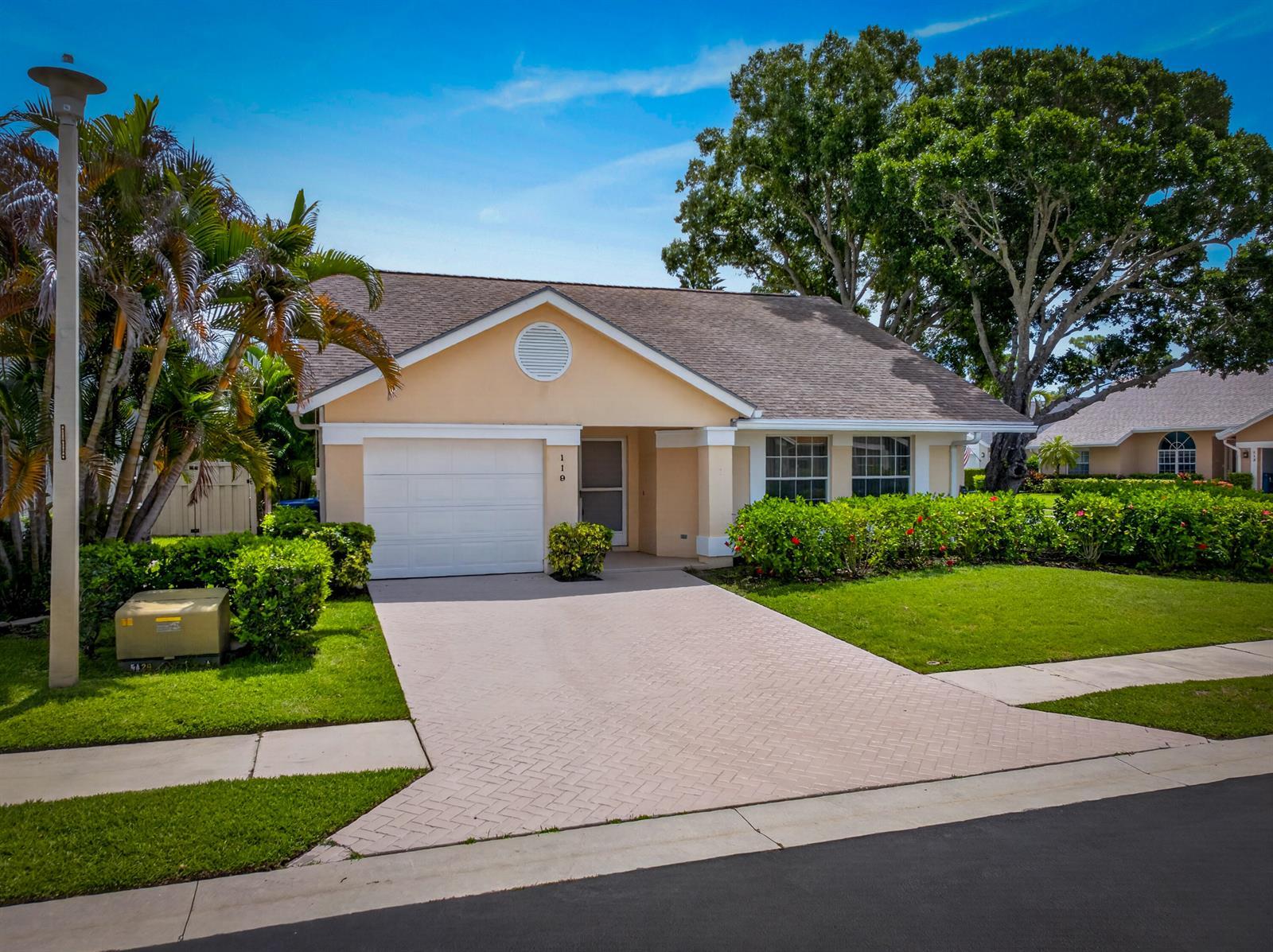 119 Adobe Circle, Jupiter FL 33458 photo 2