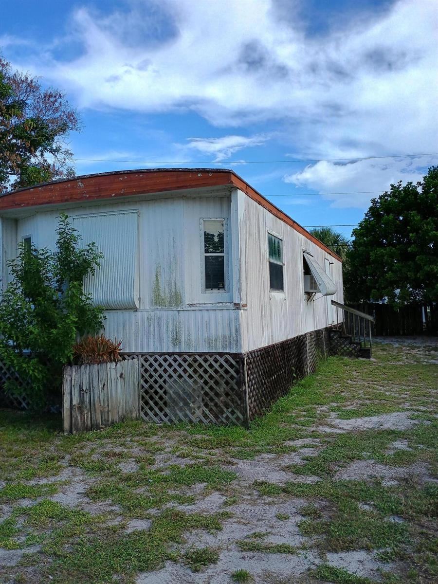 7930 SE Cactus Trail, Hobe Sound FL 33455 photo 2