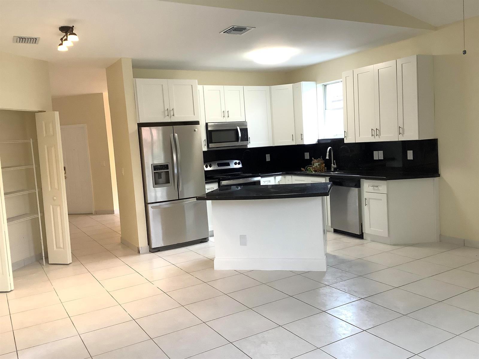 7330 NW 1st Place, Plantation FL 33317 photo 2
