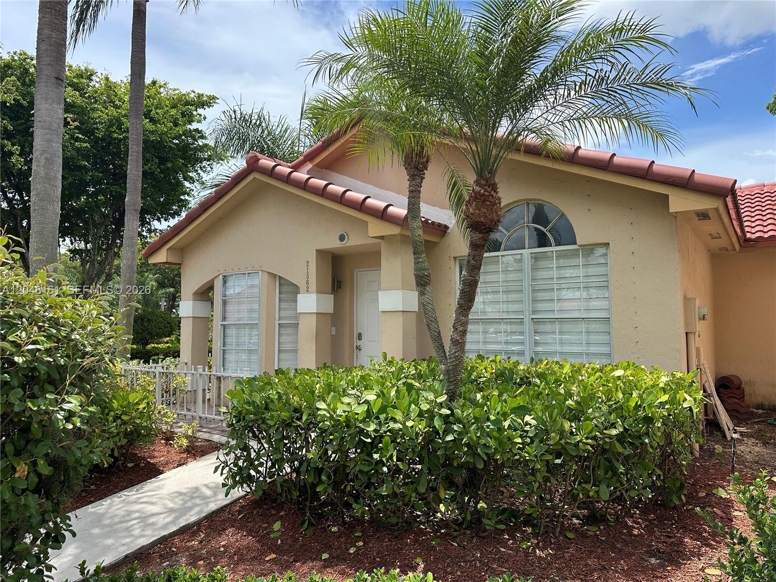 21562 SW 87th Pl, Cutler Bay FL 33189 photo 2