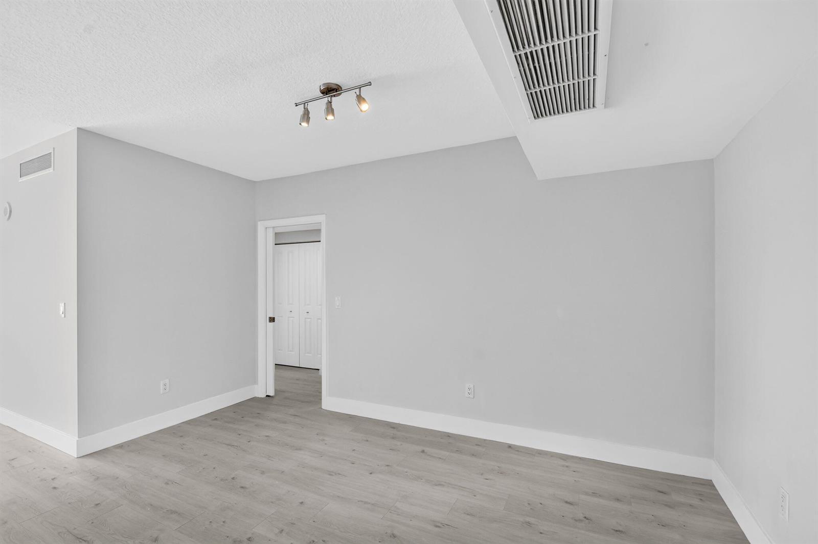 403 S Sapodilla Avenue # 409, West Palm Beach FL 33401 photo 4