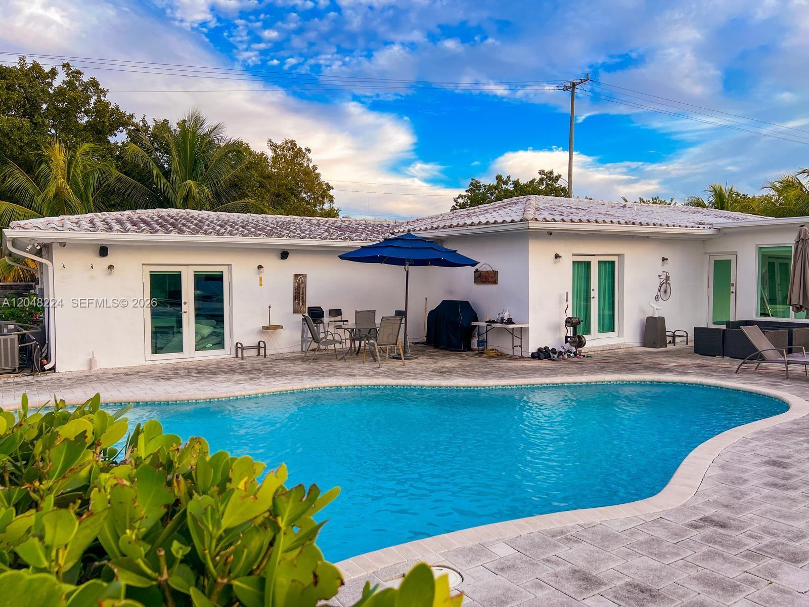 North Miami, FL 33181 photo 2