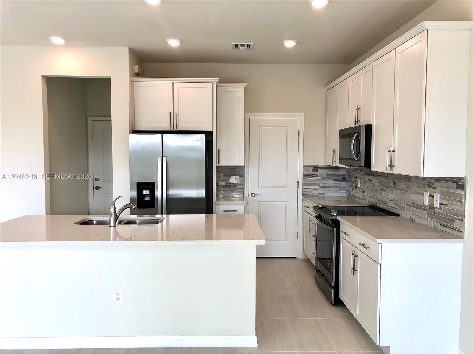 4984 Greenway Dr, Hollywood FL 33021 photo 5