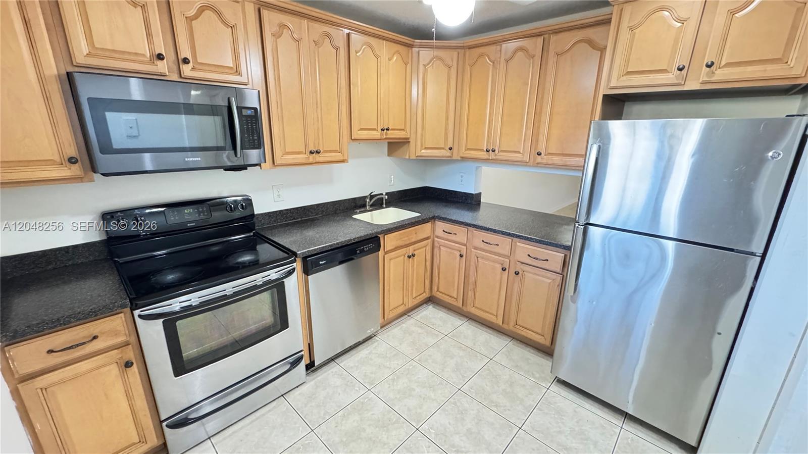 5525 N Lakewood Cir N # 215, Margate FL 33063 photo 3