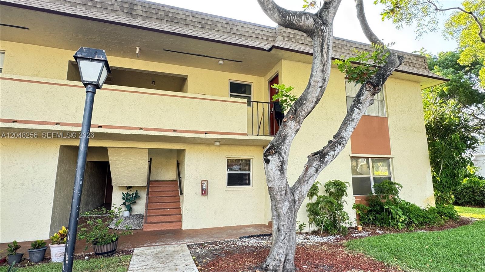 5525 N Lakewood Cir N # 215, Margate FL 33063