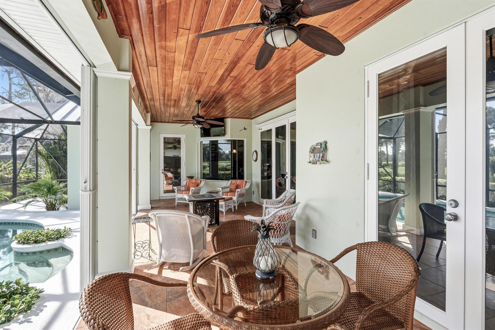 928 Carolina Circle SW, Vero Beach FL 32962 photo 2