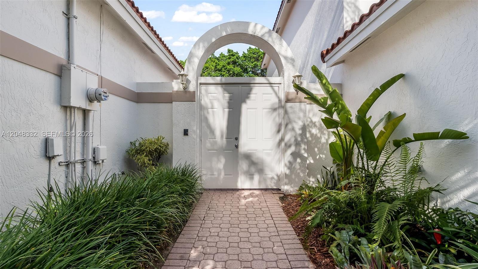 1221 E Bel Aire Dr E, Pembroke Pines FL 33027 photo 3