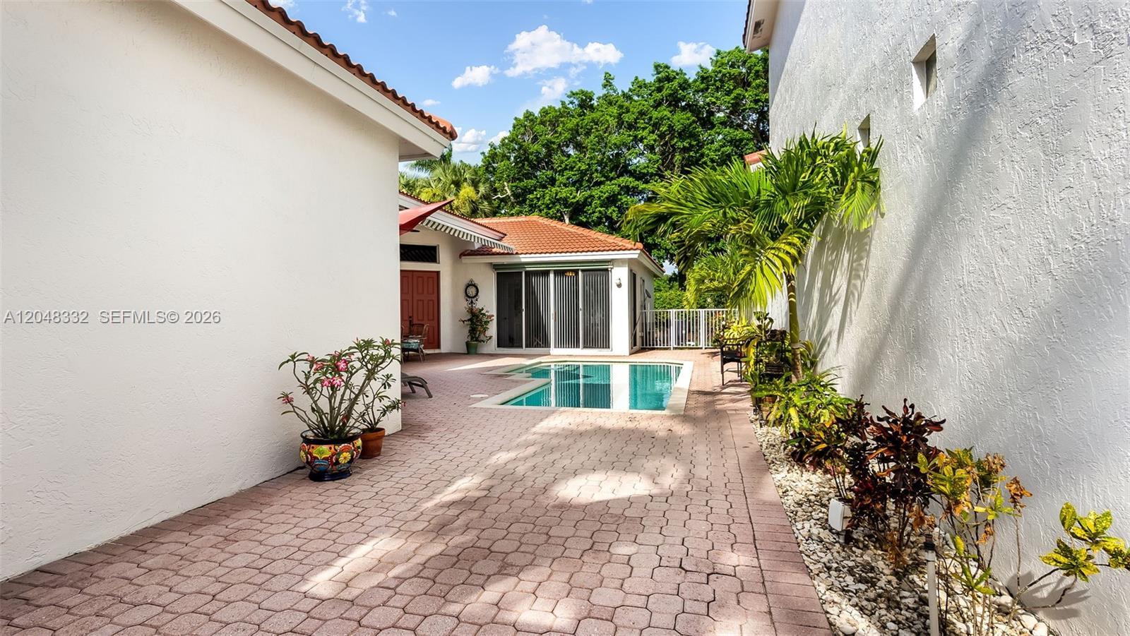 1221 E Bel Aire Dr E, Pembroke Pines FL 33027 photo 4