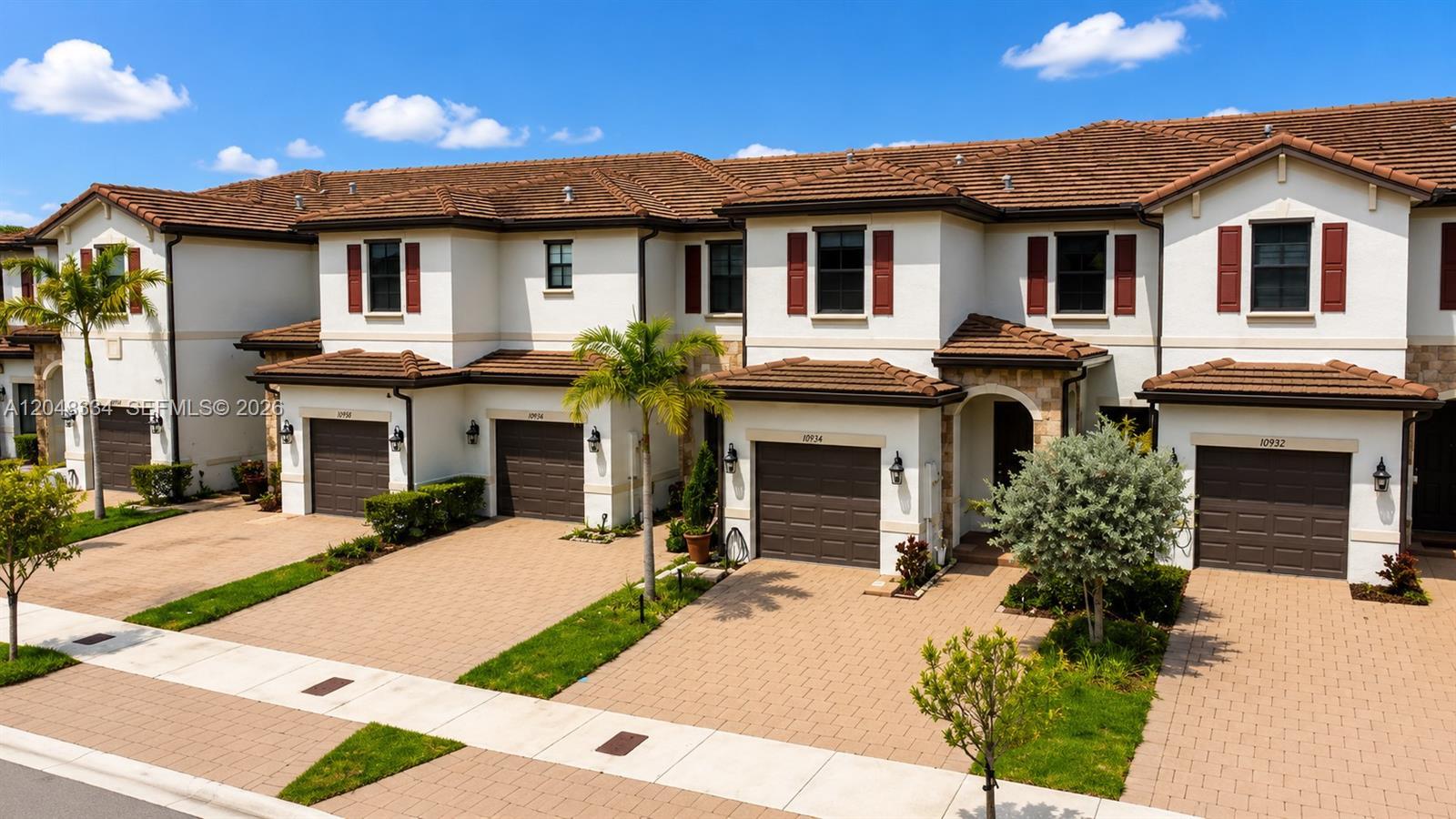 10934 W 33rd Way, Hialeah FL 33018 photo 4