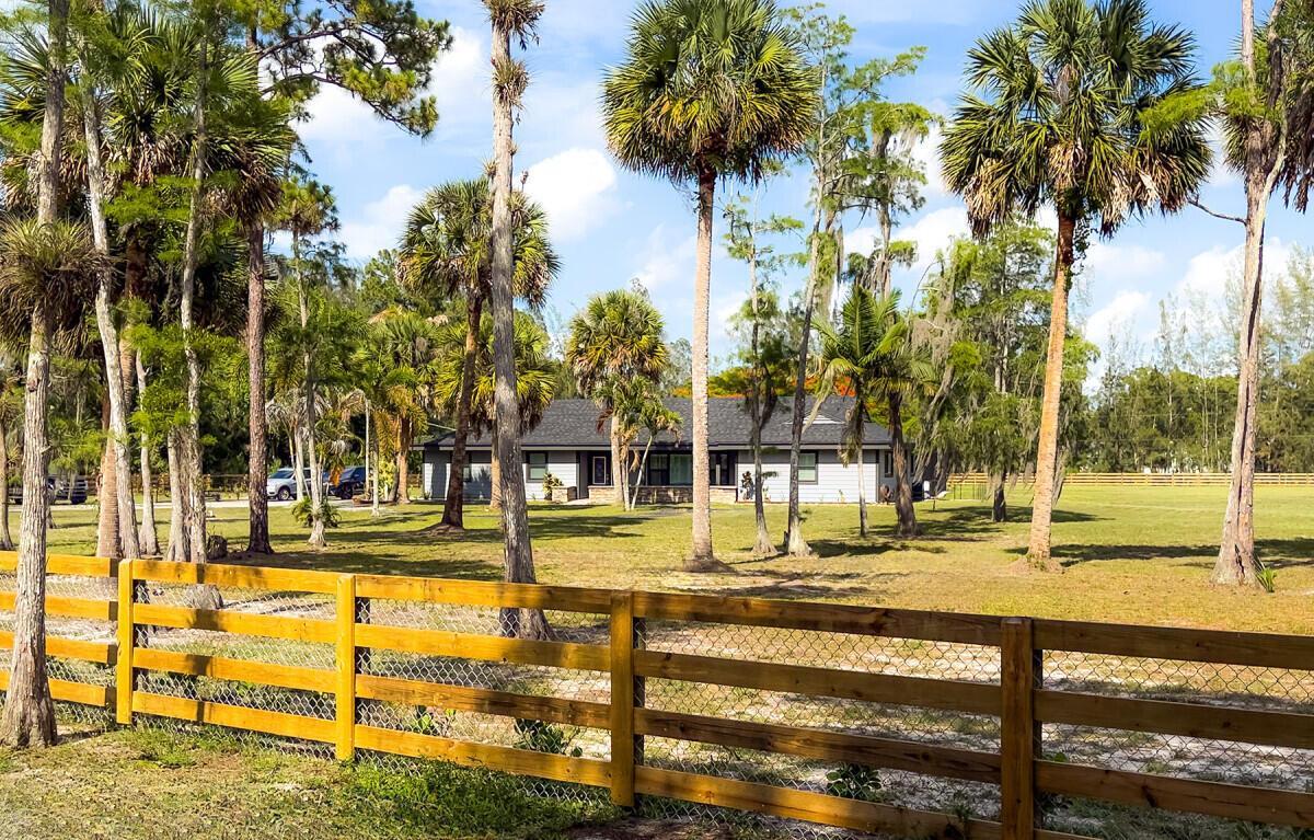 1464 Clydesdale Drive, FL 33470 photo 2