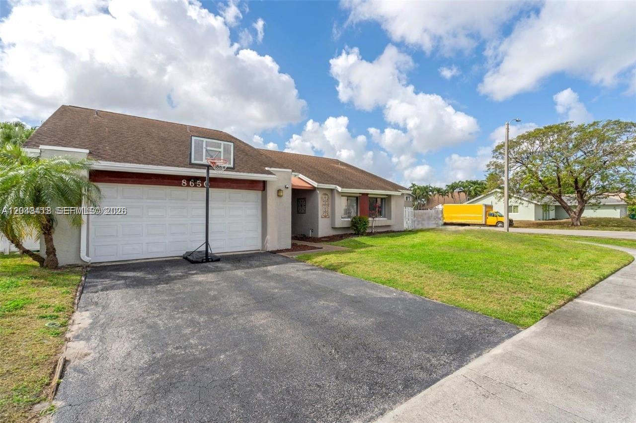8650 NW 46th Ct, Lauderhill FL 33351 photo 4