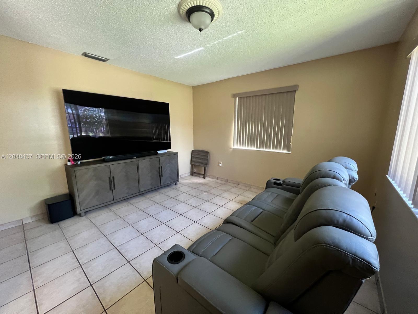 430 SE 5th St, Hialeah FL 33010 photo 4