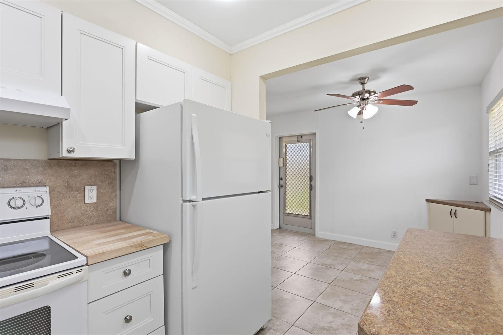 164 Seville G, Delray Beach FL 33446 photo 3