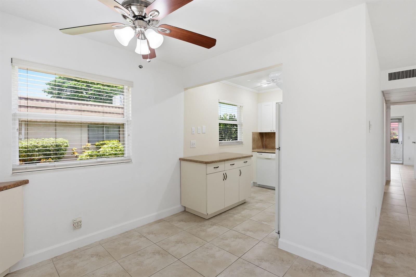 164 Seville G, Delray Beach FL 33446 photo 5