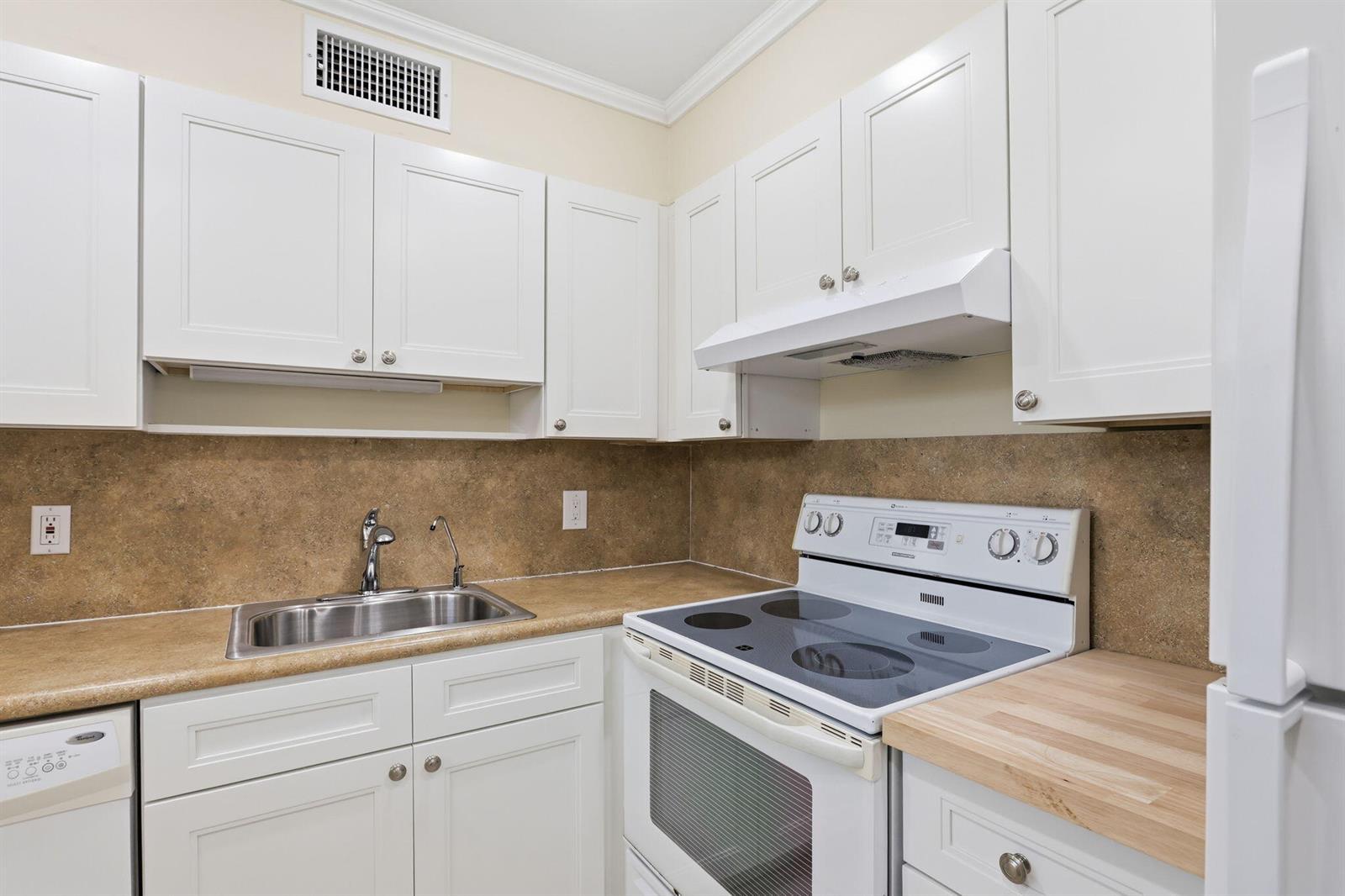 164 Seville G, Delray Beach FL 33446 photo 4