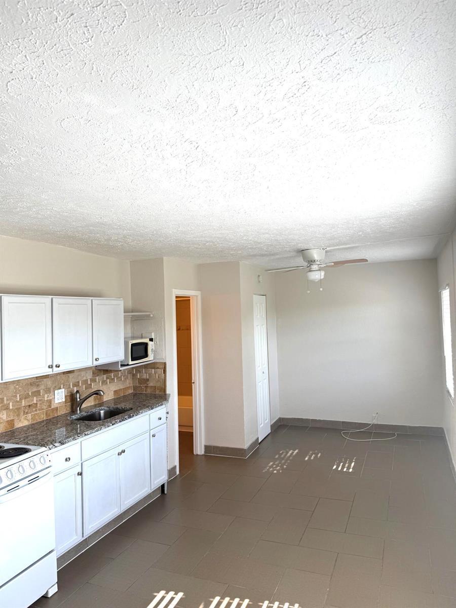 605 N Federal Highway # 14, FL 33460 photo 2