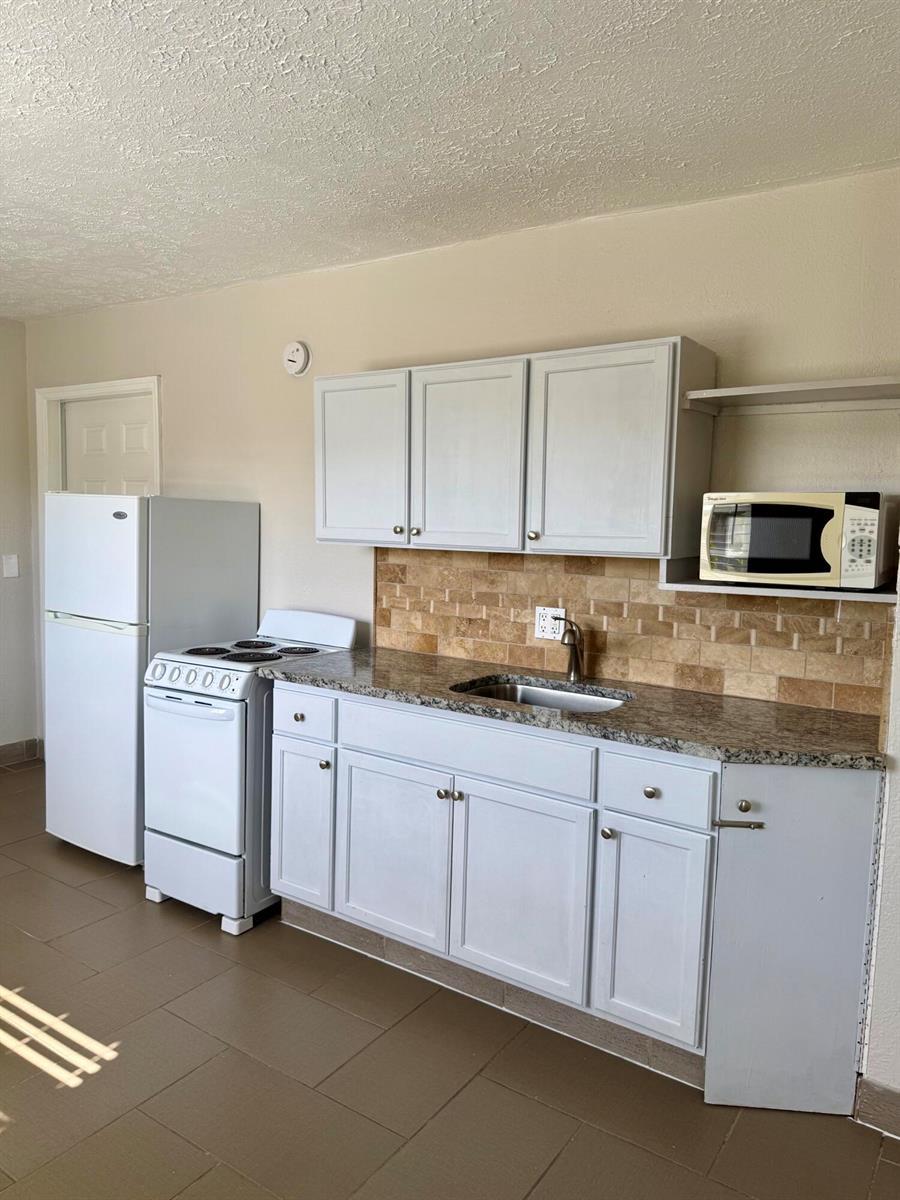 605 N Federal Highway # 14, FL 33460 photo 5