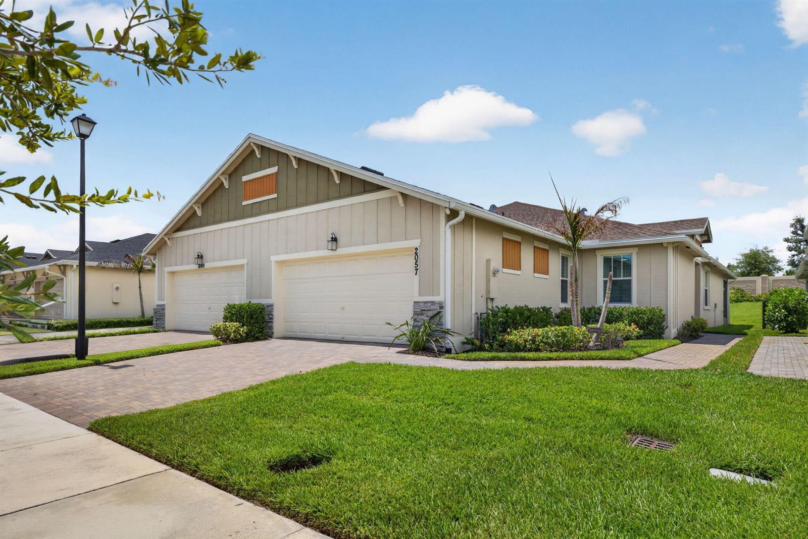 2057 SE Crosswood Way, Port St. Lucie FL 34984
