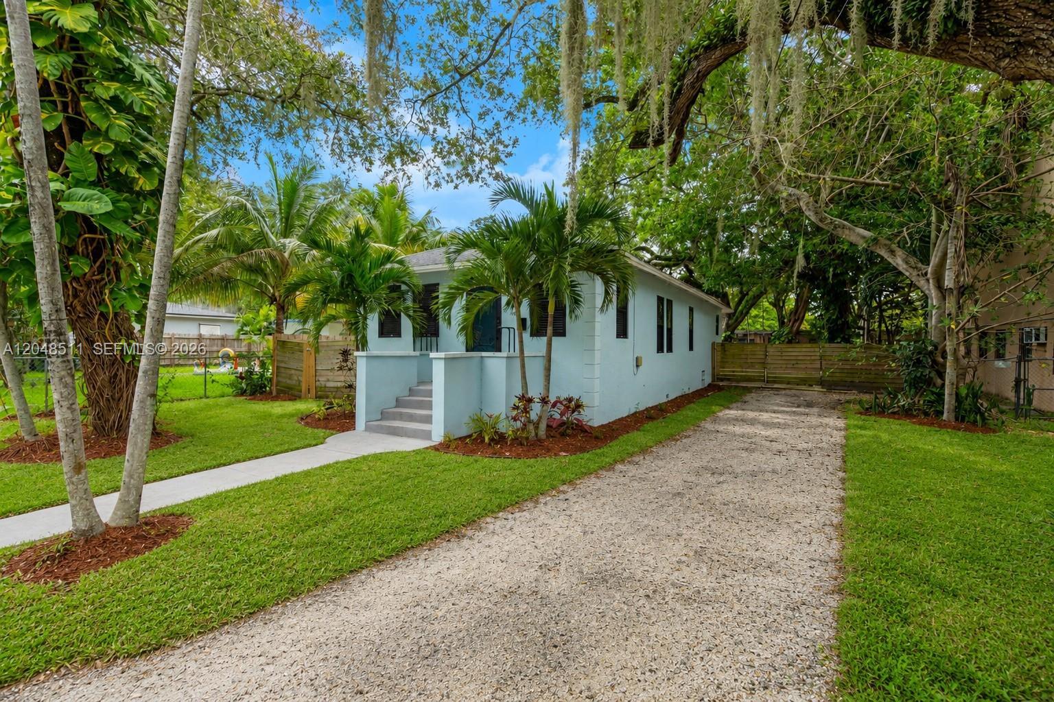 930 NE 132nd St, North Miami FL 33161 photo 2
