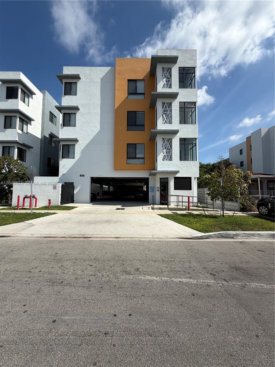 853 E 24th St # 403, Hialeah FL 33013