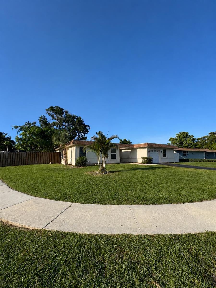 7816 NW 70th Terrace, Tamarac FL 33321 photo 4