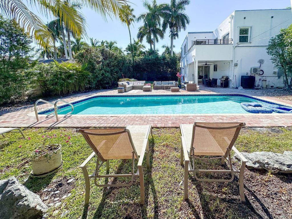 1255 Jackson St, Hollywood FL 33019 photo 2