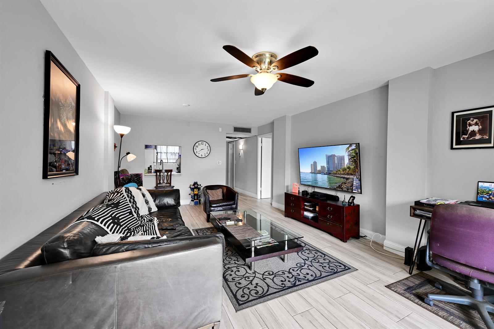 103 Royal Park Drive # 2e, Oakland Park FL 33309 photo 4