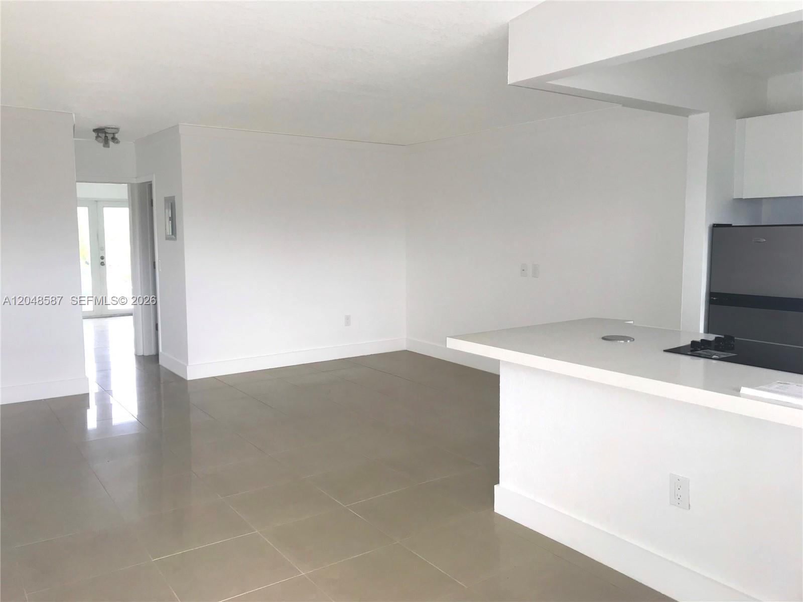 2185 NE 123rd St # 208, North Miami FL 33181