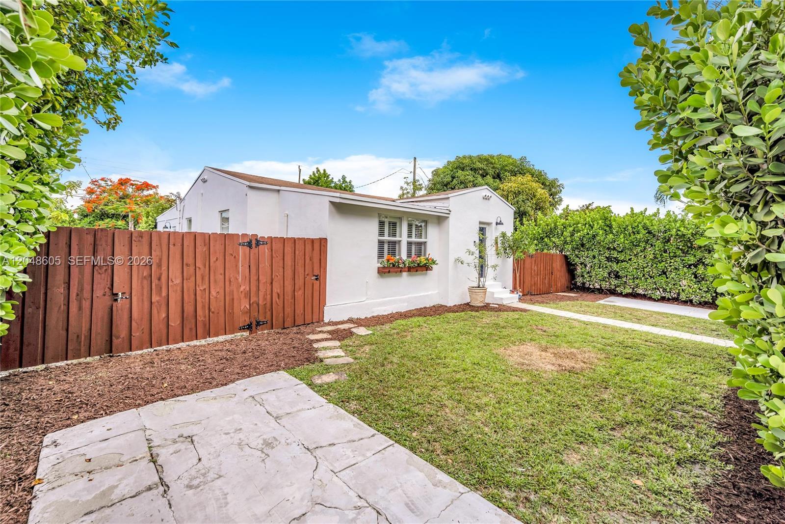 250 NW 40th Ave, Miami FL 33126 photo 2
