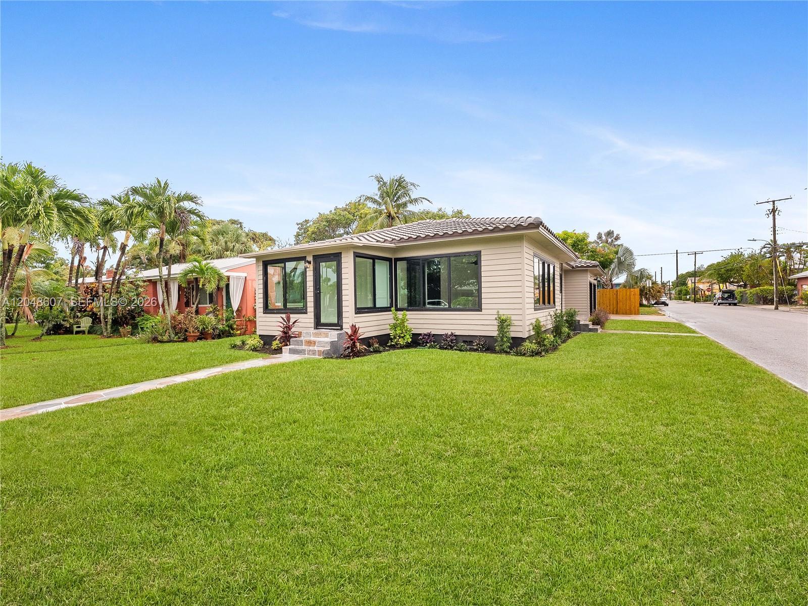 801 S Palmway, Lake Worth FL 33460 photo 3