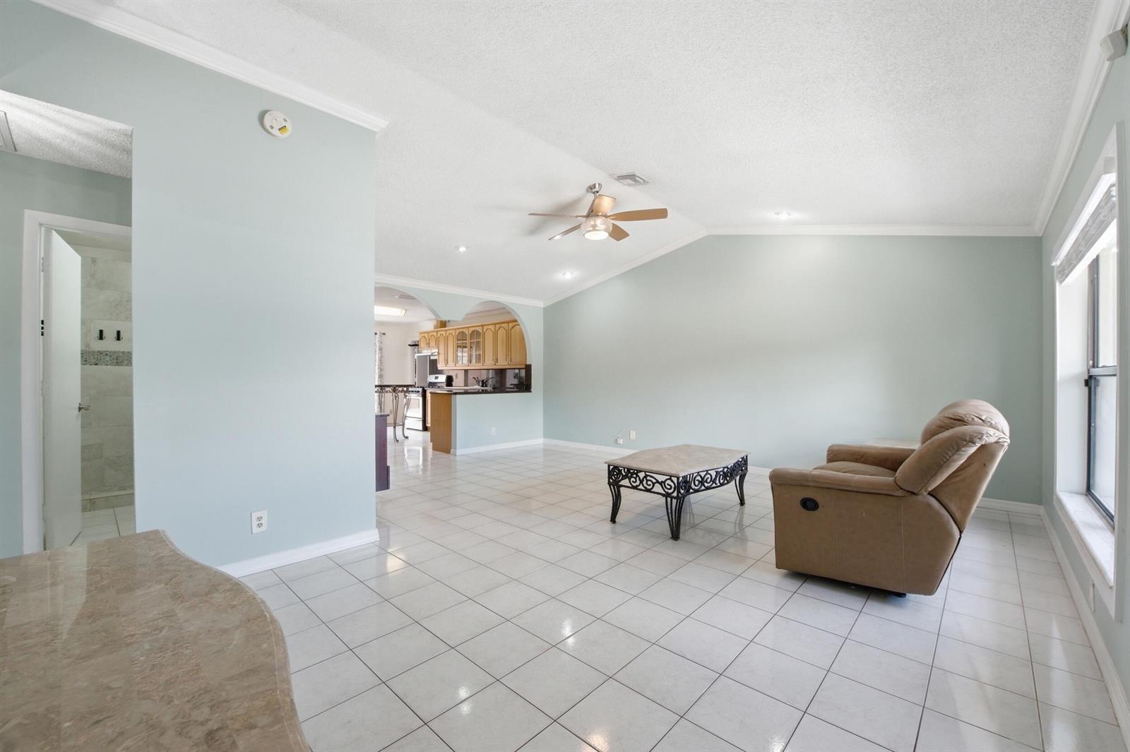 5814 Ithaca Circle E, Lake Worth FL 33463 photo 2