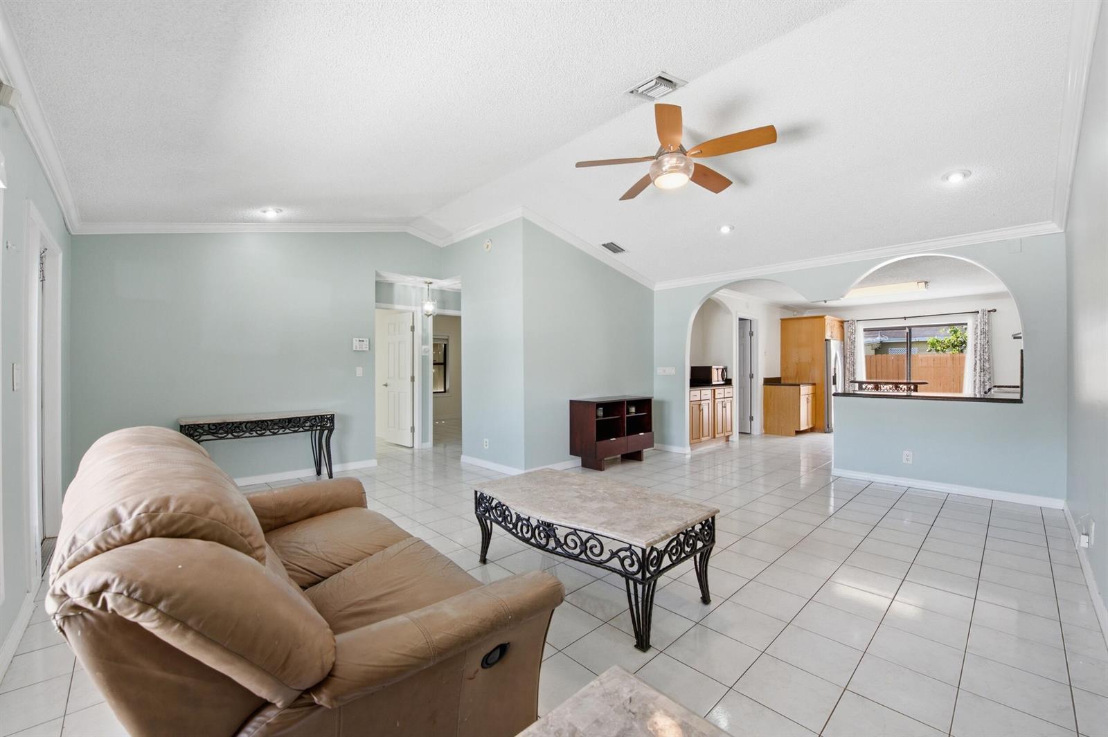 5814 Ithaca Circle E, Lake Worth FL 33463 photo 3