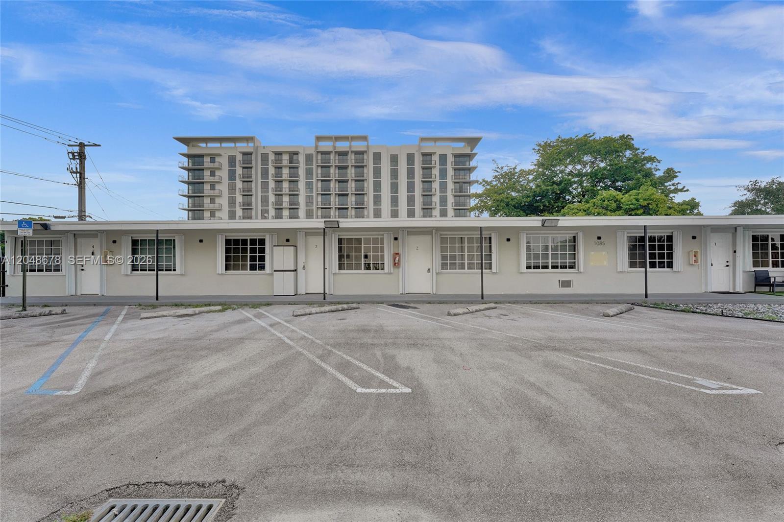1085 NE 126th St # 4, North Miami FL 33161