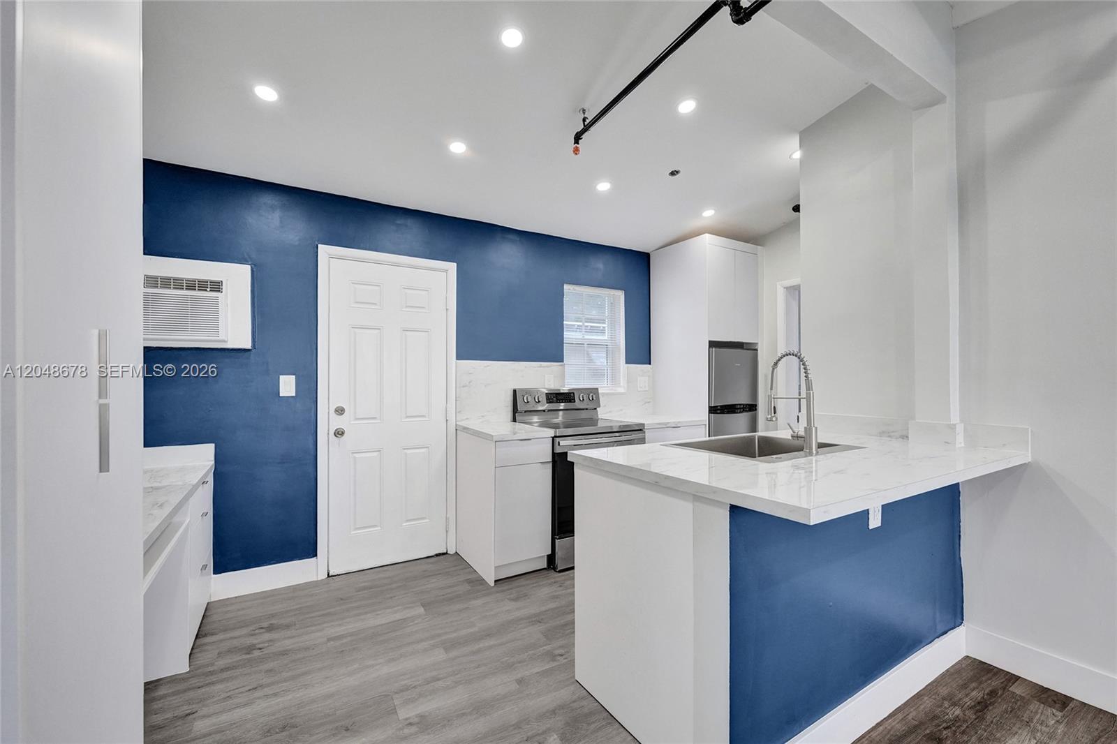 1085 NE 126th St # 4, North Miami FL 33161 photo 4