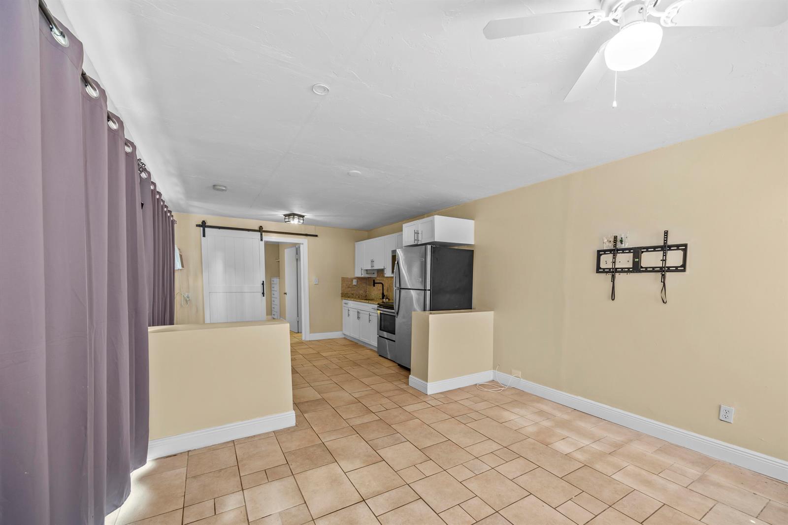 120 Pleasant Place # 1, Palm Springs FL 33461 photo 2