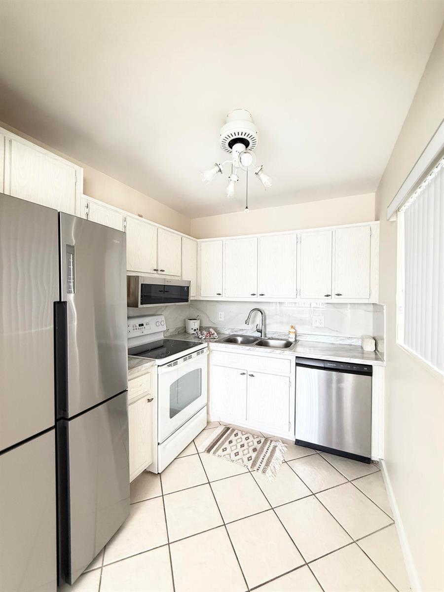 2880 Lake Osborne Drive # 205, FL 33461 photo 5