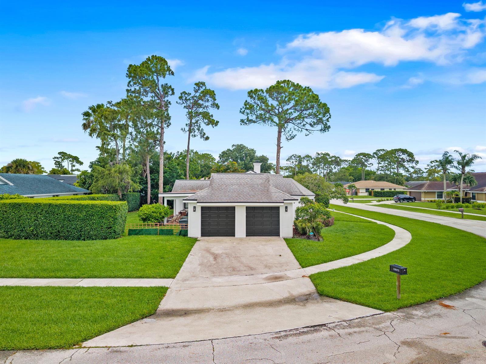 13571 Jonquil Place, Wellington FL 33414 photo 2