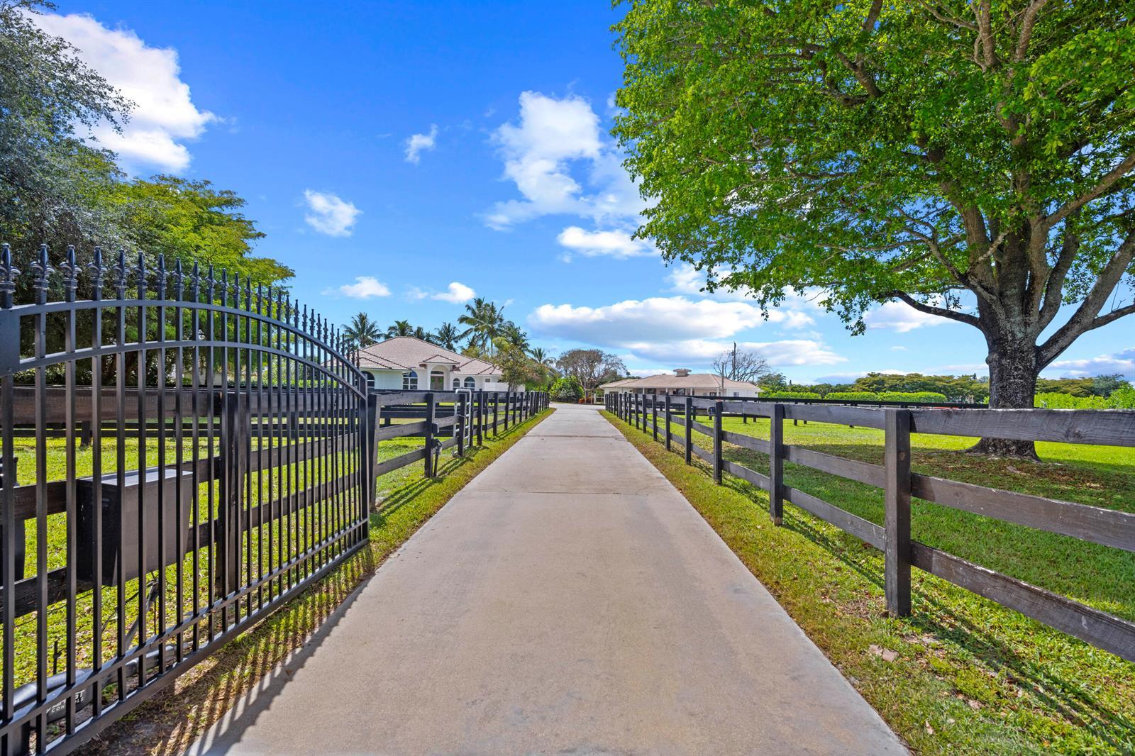 15000 Oatland Court, Wellington FL 33414 photo 2