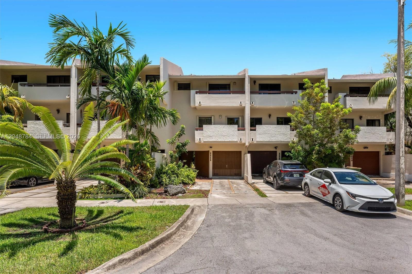 2525 NE 135th St # 2525, North Miami FL 33181